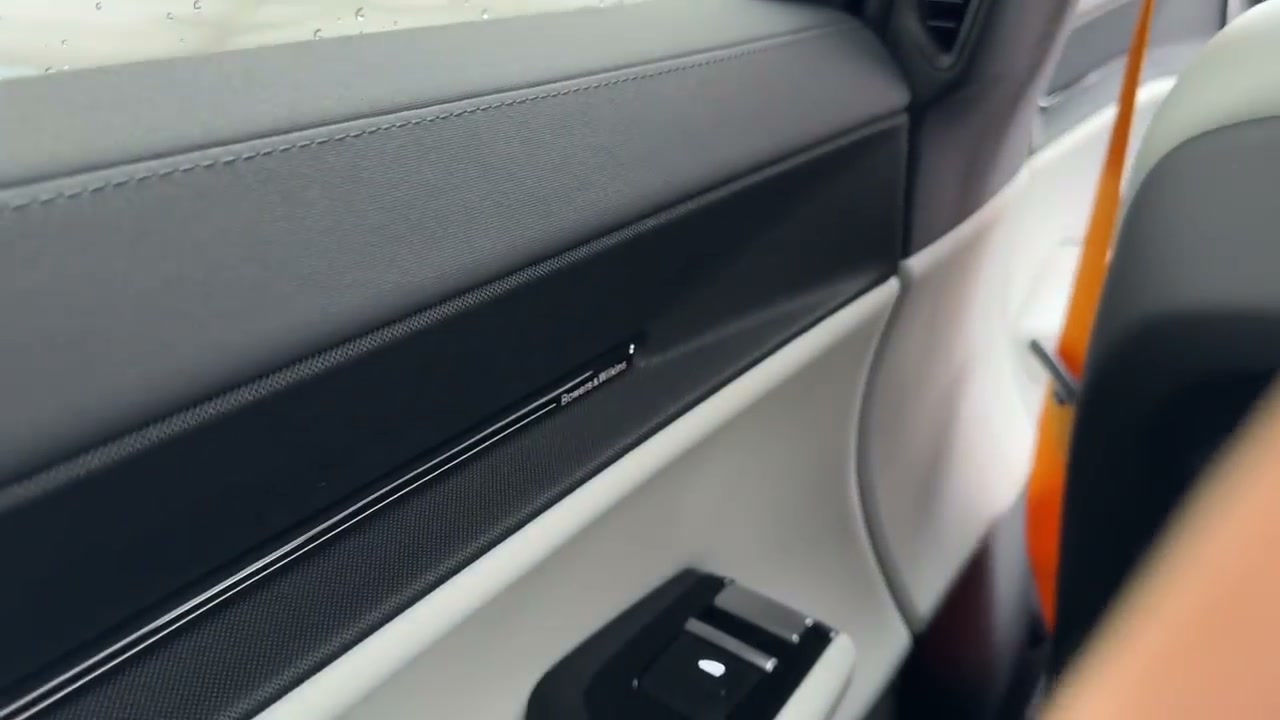 Headrest speakers and Tweeter placement - Praising speaker quality and showing headrest speakers